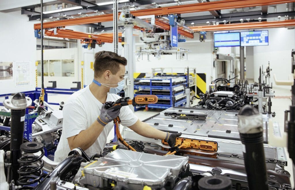 empieza la produccion en serie del id 3 | MQE Más que Eléctricos