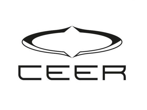 Logotipo de CEER con círculo y estrella en blanco y negro, símbolo de innovación en movilidad eléctr.