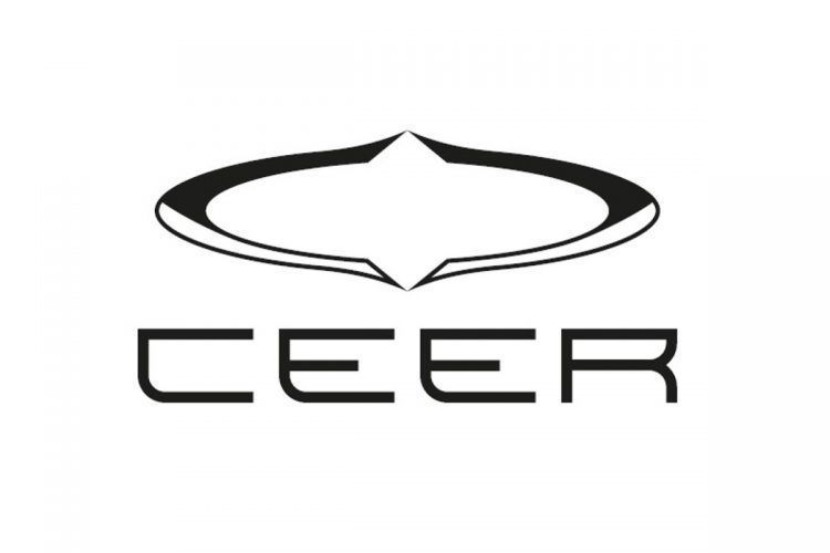 Logotipo de CEER con círculo y estrella en blanco y negro, símbolo de innovación en movilidad eléctr.