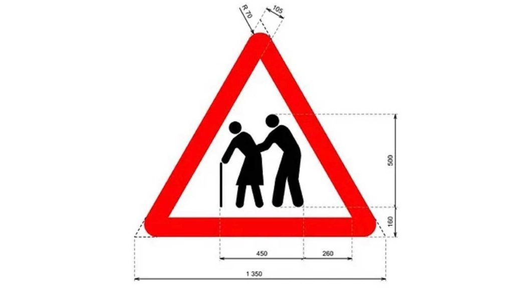 Señal de advertencia de paso de peatones mayores en la carretera, con símbolo de dos personas mayore.