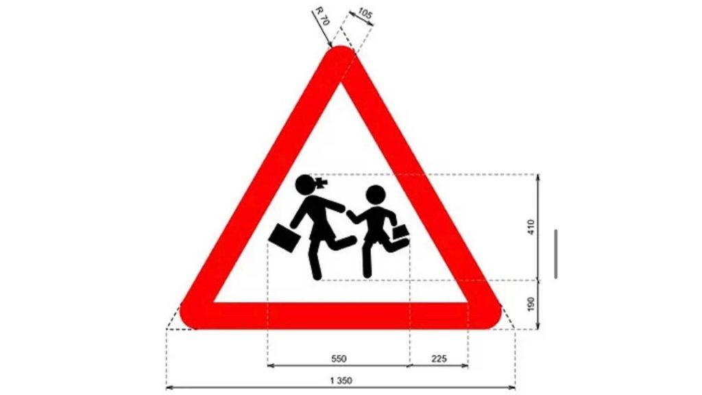 Peligro en la vía: señal de advertencia de niños cruzando con mochila y maletín.