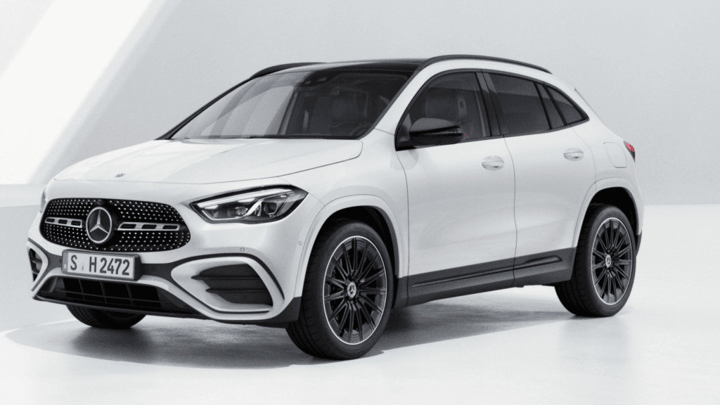 Mercedes-Benz EQB, SUV eléctrica moderna y elegante en color blanco.